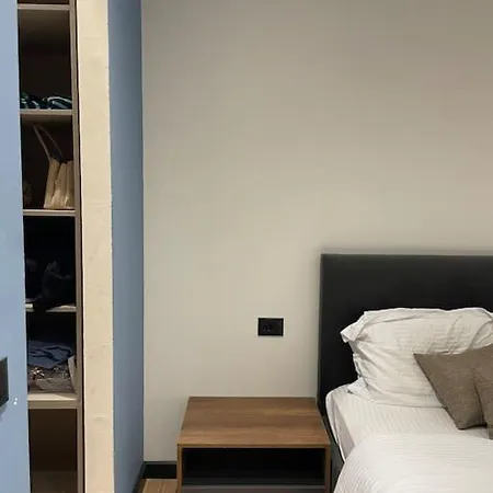 Angry Architects Apartment01 公寓 地拉那